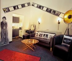 Hollywood Suite